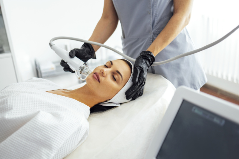 Методы омоложения лица: эффективные подходы и новейшие технологии