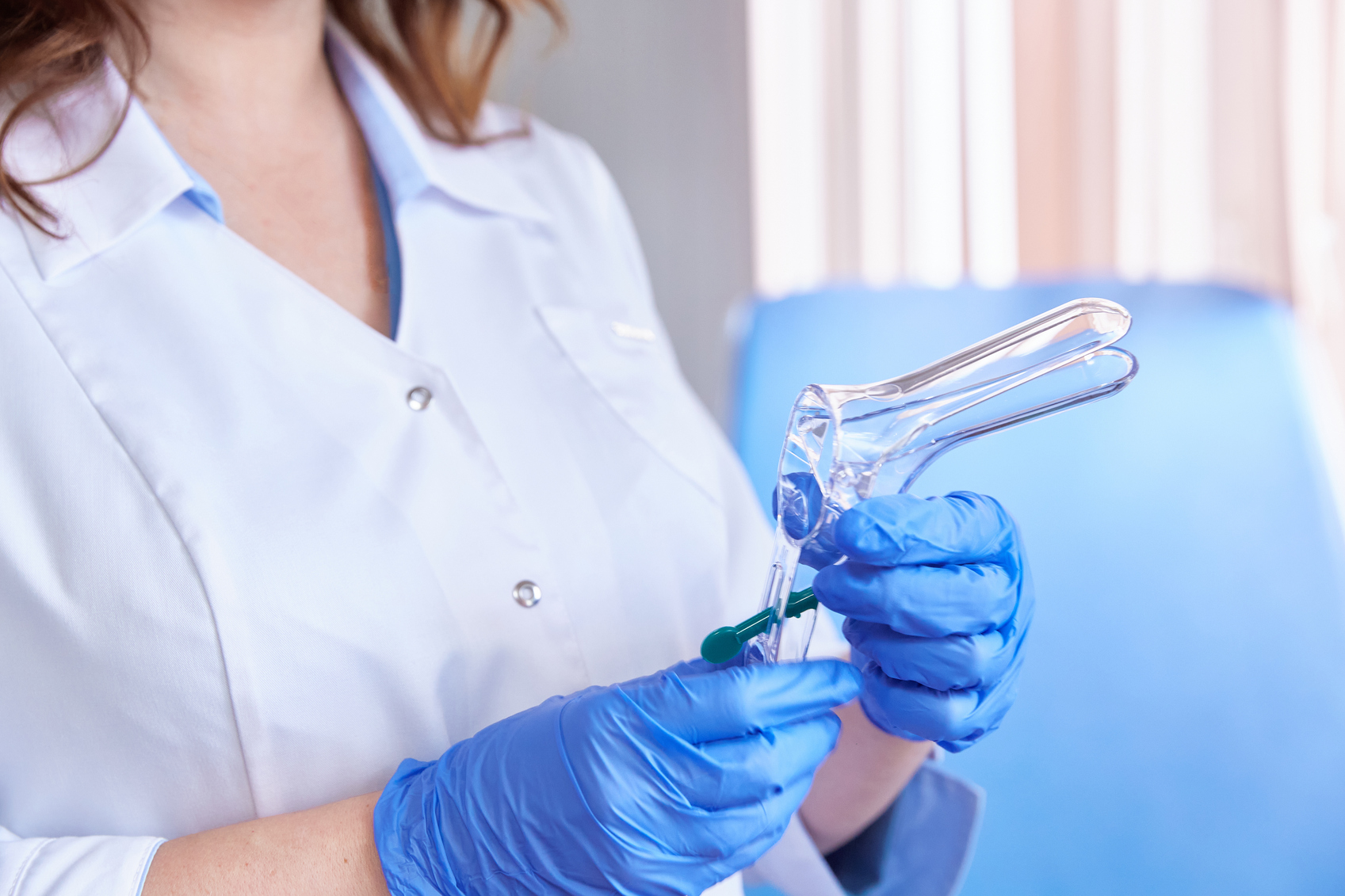 Взятие мазка врачом-гинекологом