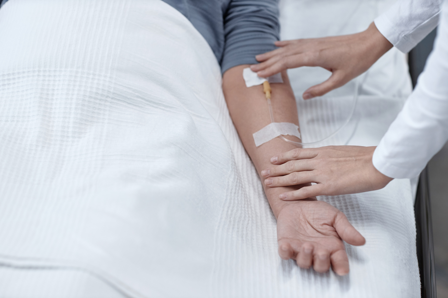 Непрерывное внутривенное введение лекарственных препаратов (60 мин) до двух препаратов без учета стоимости лекарств